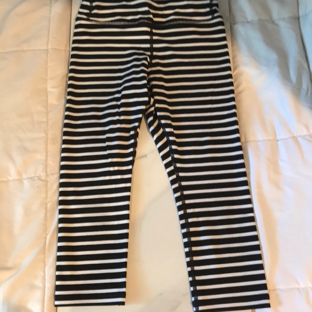 Athleta girl black and white capris